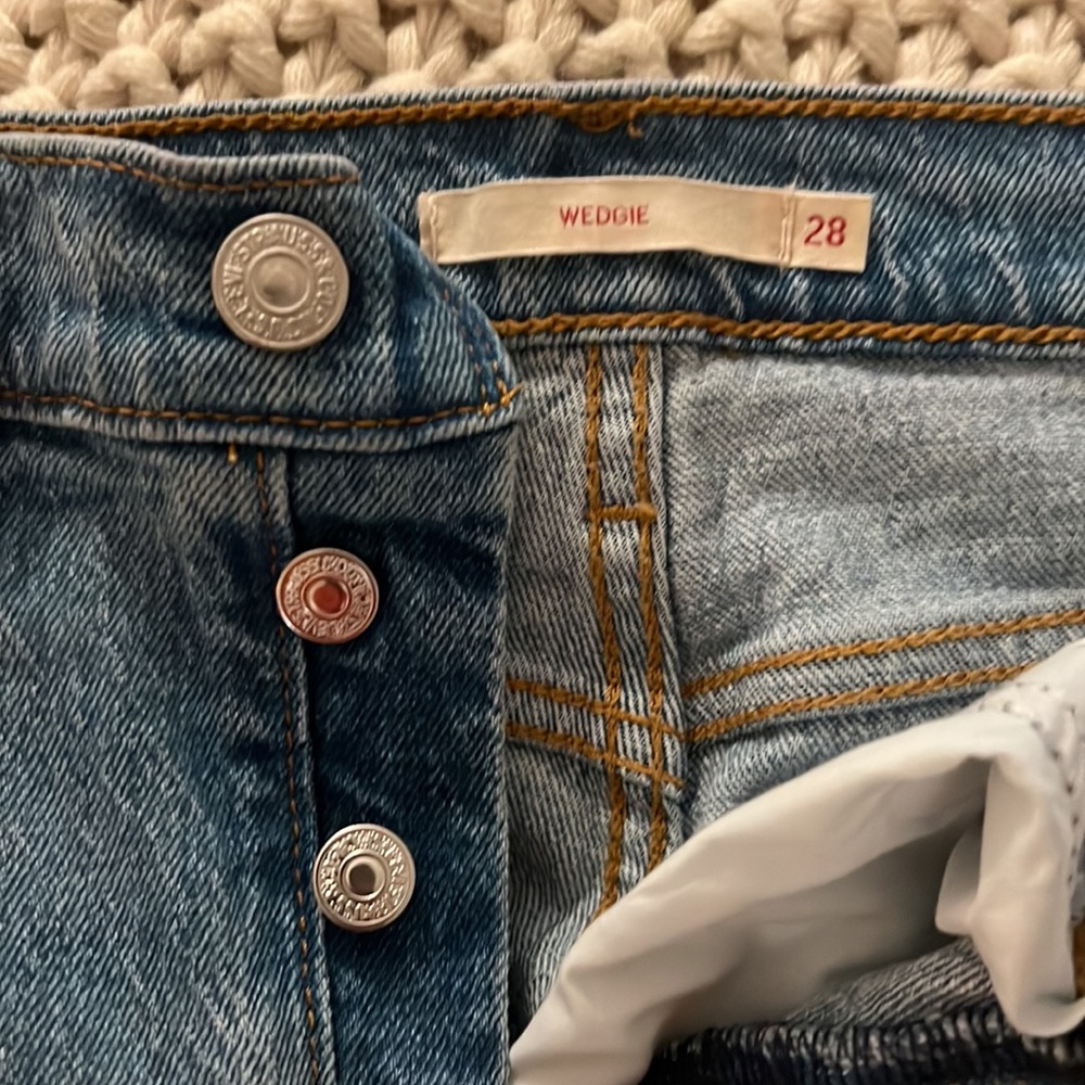 Levi’s - Picture 3 of 5